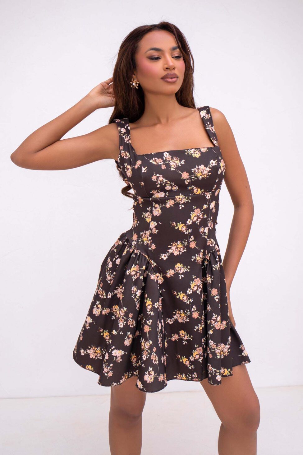 Farouche μίνι φόρεμα φλοράλ εξώπλατο με φιόγκο πίσω καφέ - Image 2
