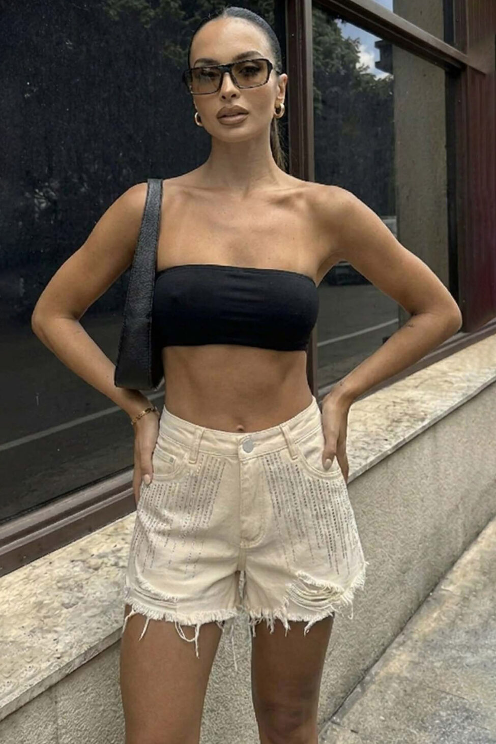 Glowia τζιν σορτς με στρας και ξέφτια μπεζ - Image 2