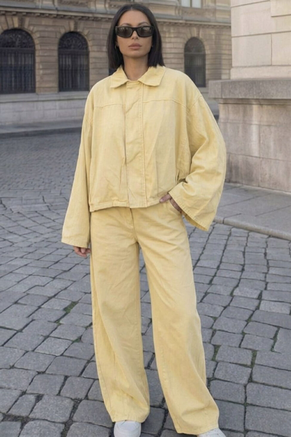 Jezebel σετ τζάκετ παντελόνι κίτρινο - Image 2