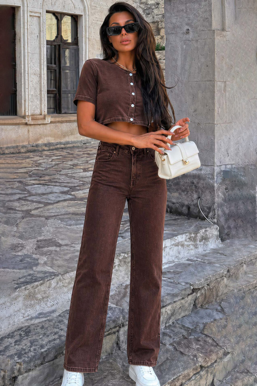 Mailine τζιν σετ με κροπ τοπ και παντελόνι σε ίσια γραμμή καφέ - Image 2