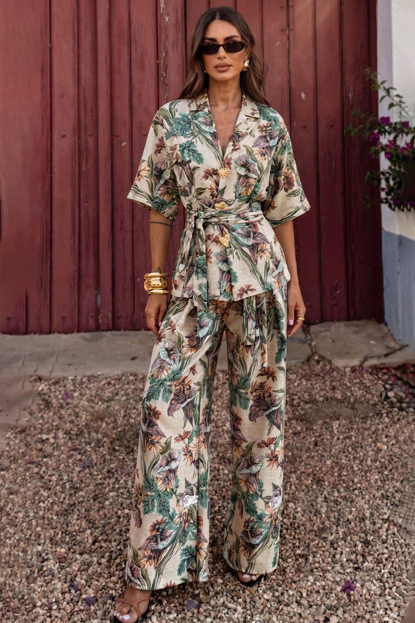 Melda σετ σακάκι κοντομάνικο με παντελόνι φλοράλ πράσινο Melda σετ σακάκι κοντομάνικο με παντελόνι φλοράλ πράσινο - Image 1