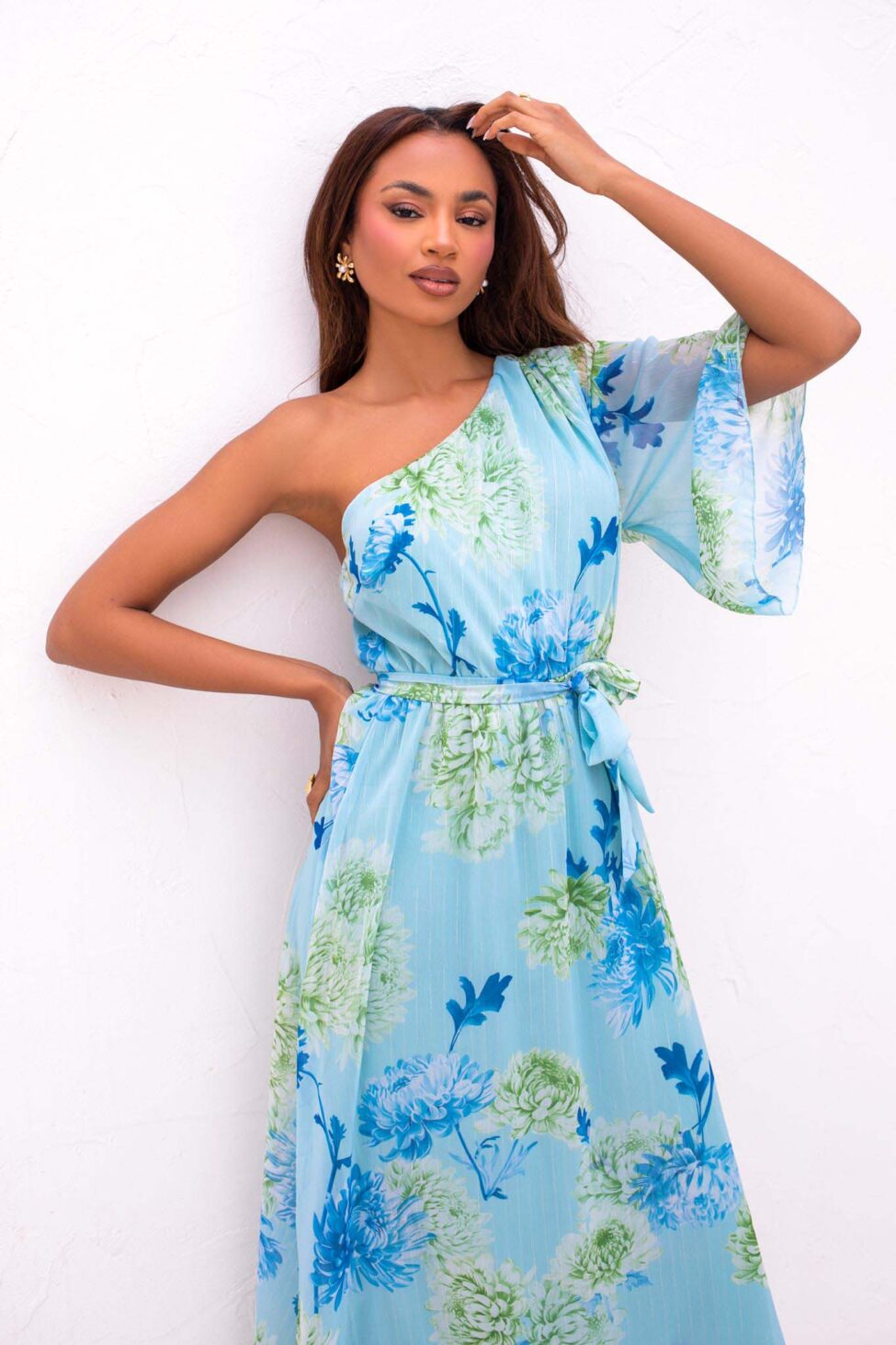 Meredith μάξι φλοράλ φόρεμα με έναν ώμο βεραμάν - Image 2