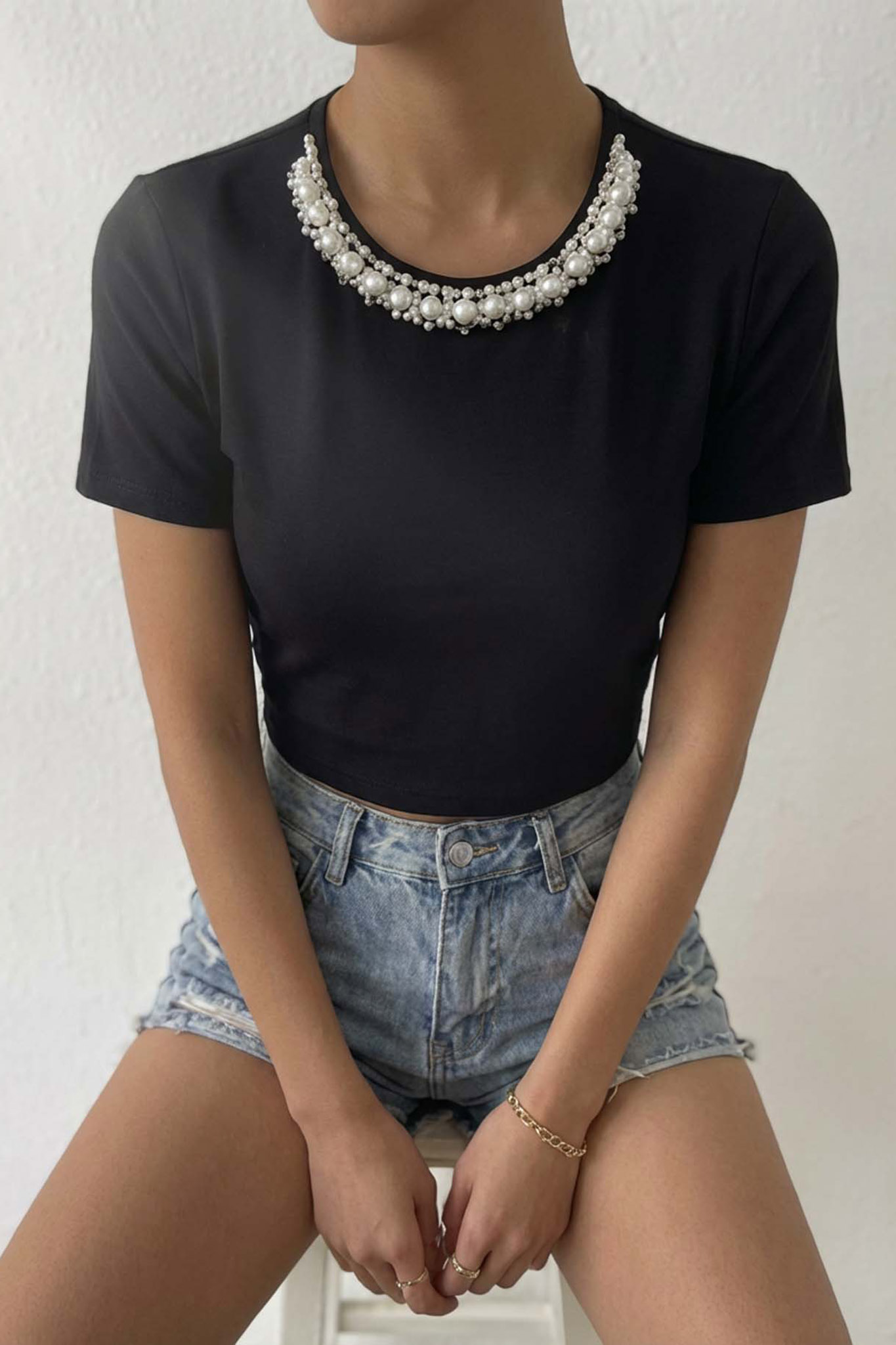 Samoan κοντομάνικο τοπ με πέρλες μαύρο Samoan κοντομάνικο τοπ με πέρλες μαύρο - Image 1