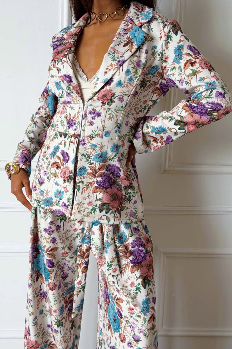 Secret Garden σετ σακάκι παντελόνι φλοράλ μπεζ - Image 3