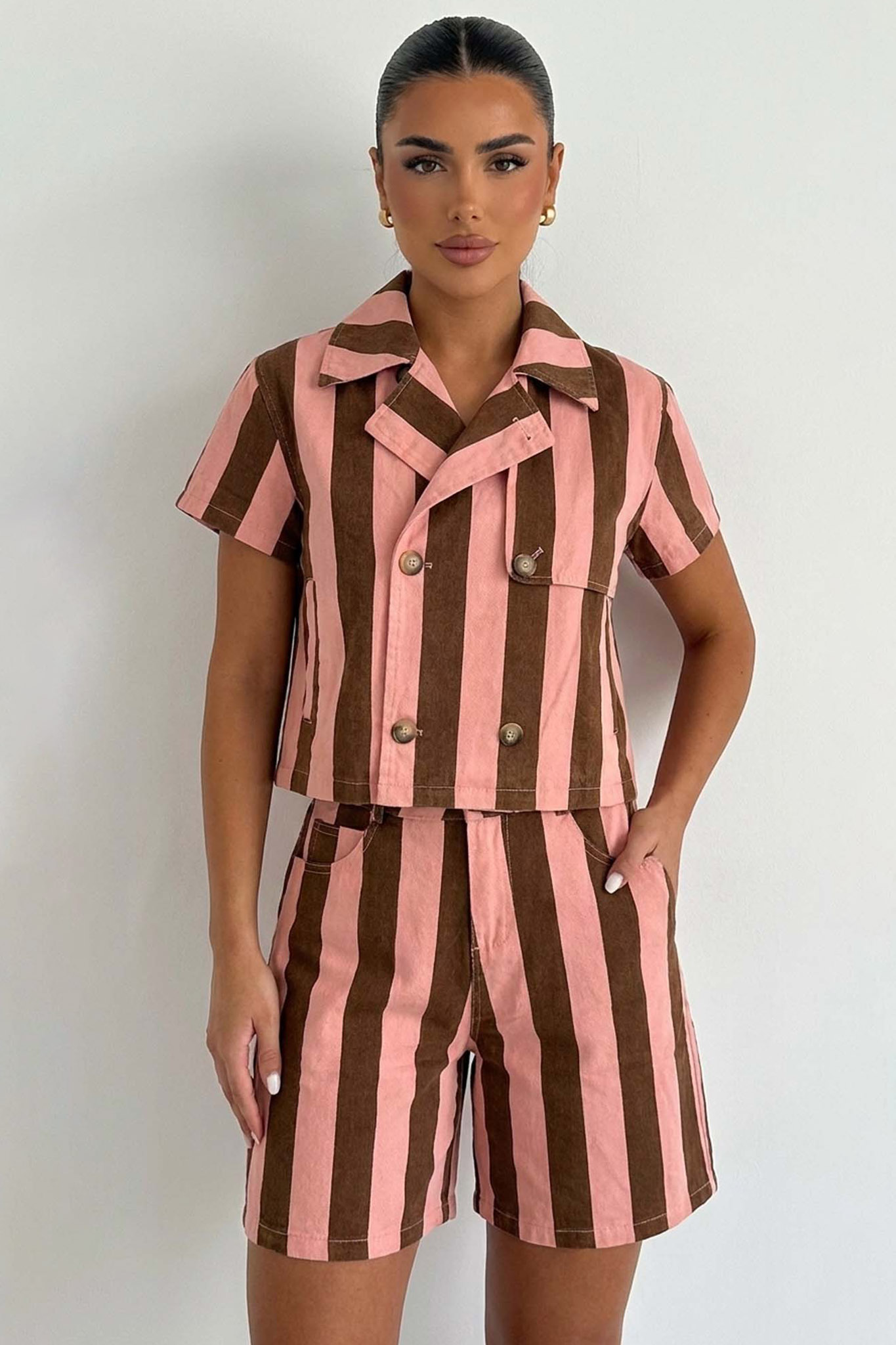 Simone σετ ριγέ με κοντομάνικο σακάκι και σορτς ροζ - Image 1