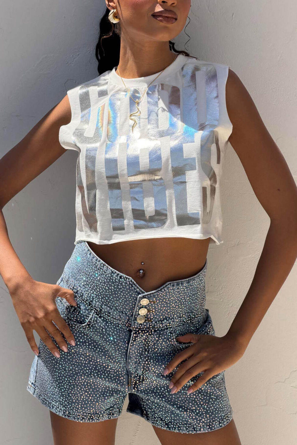 Snazzy κροπ τοπ με στάμπα λευκό - Image 3