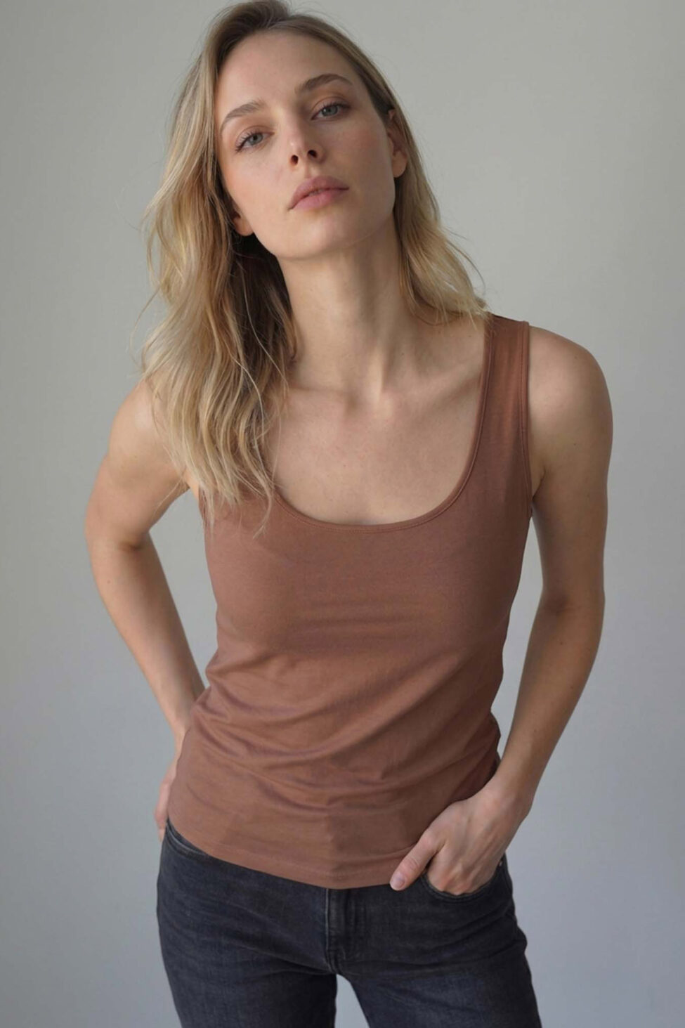 Stan αμάνικη μπλούζα καφέ - Image 2