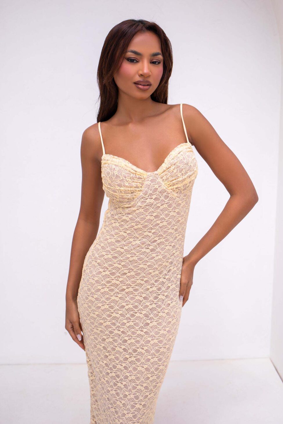 Taffy μίντι φόρεμα με δαντέλα κίτρινο - Image 2