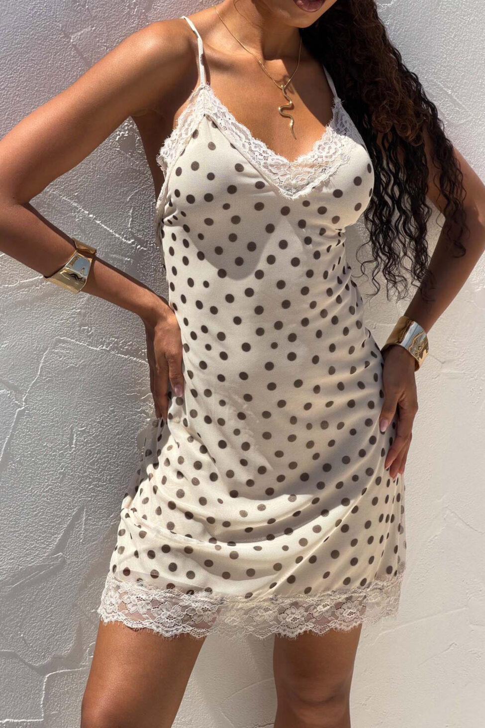 Tulie πουά φόρεμα με δαντέλα μπεζ - Image 3