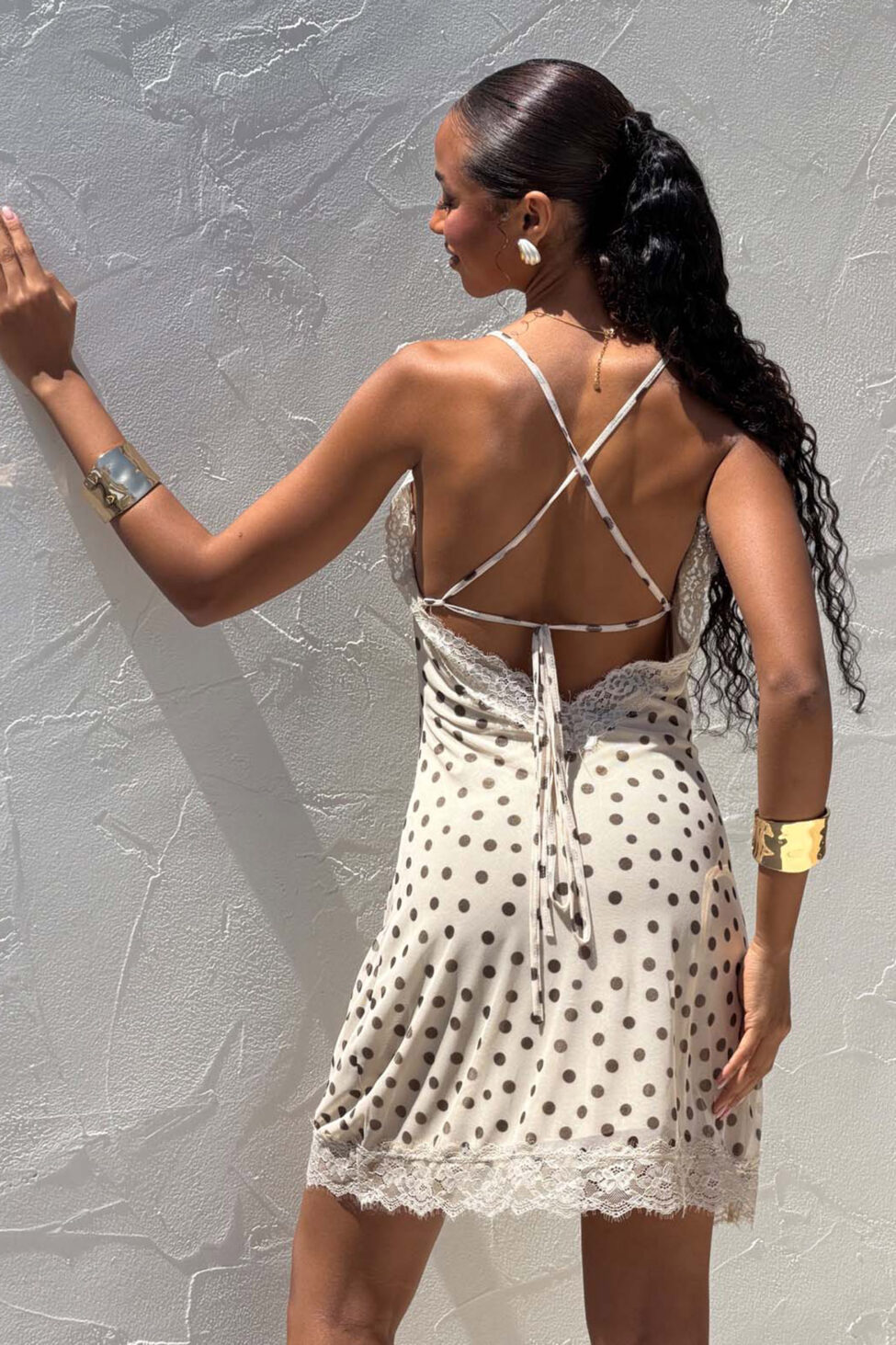 Tulie πουά φόρεμα με δαντέλα μπεζ - Image 4