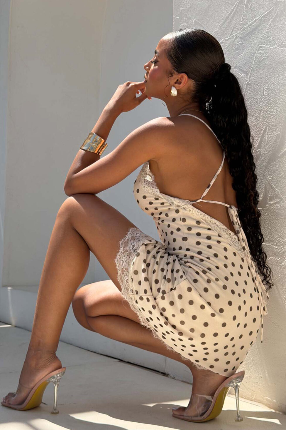 Tulie πουά φόρεμα με δαντέλα μπεζ - Image 5