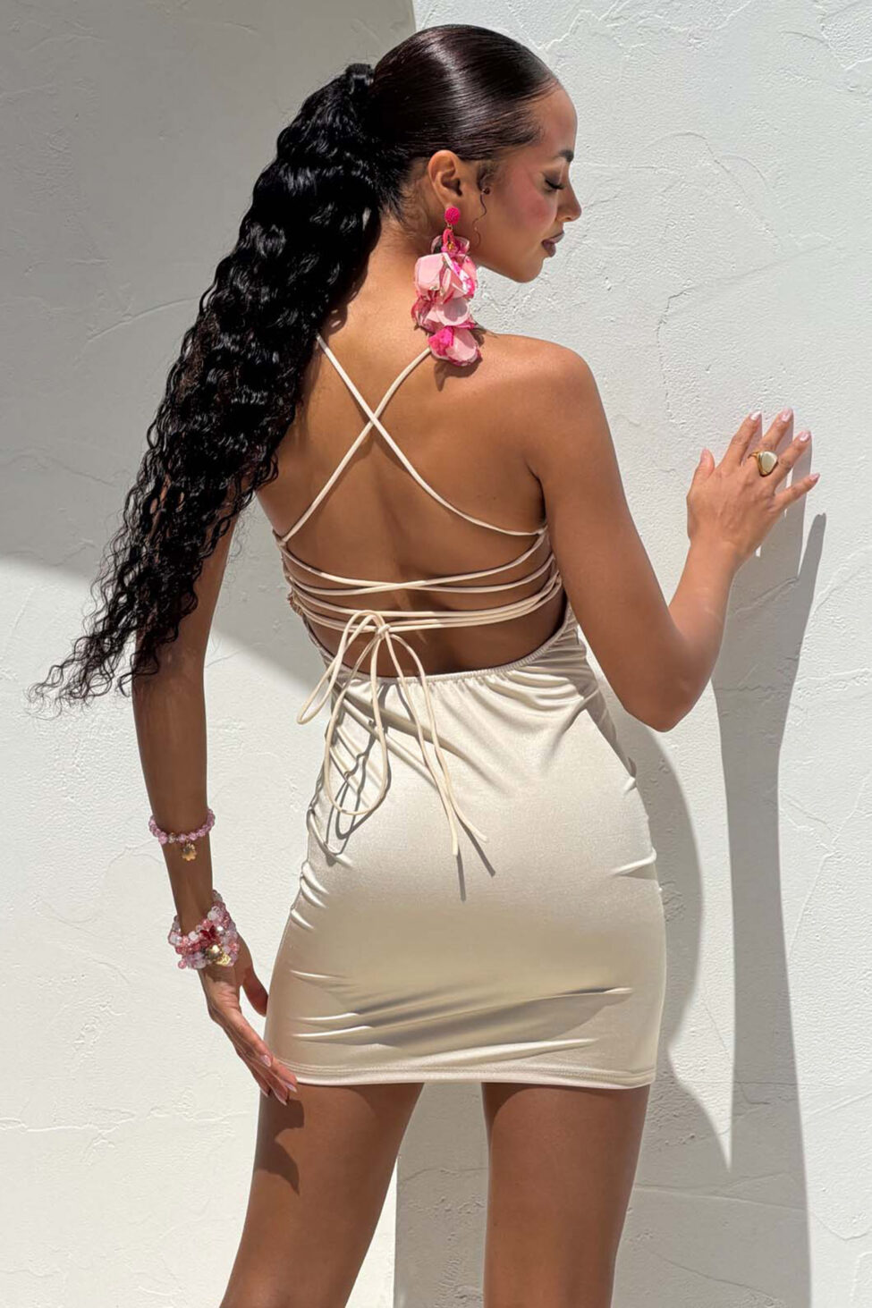 Velia μίνι φόρεμα με διαφάνεια και παγιέτες μπεζ - Image 4