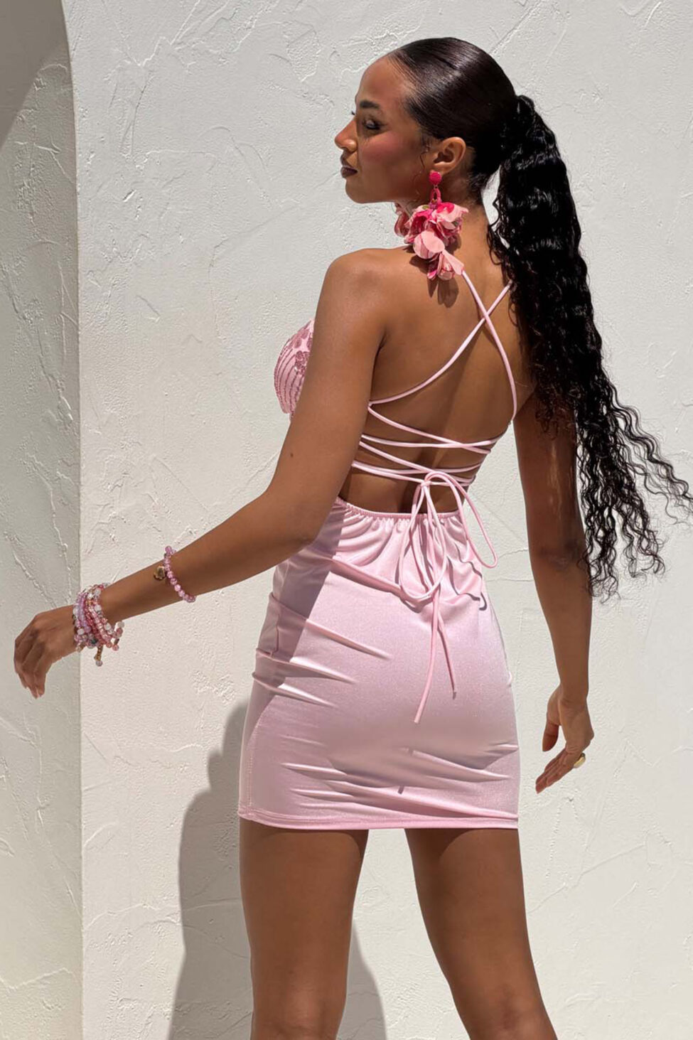 Velia μίνι φόρεμα με διαφάνεια και παγιέτες ροζ - Image 5