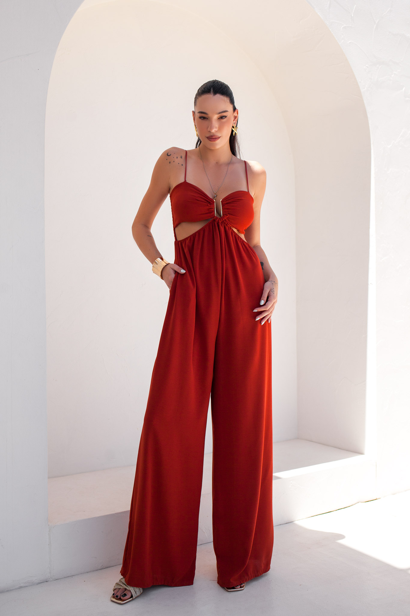 Linen ολόσωμη φόρμα με κοψίματα εκάι Linen ολόσωμη φόρμα με κοψίματα εκάι - Image 1