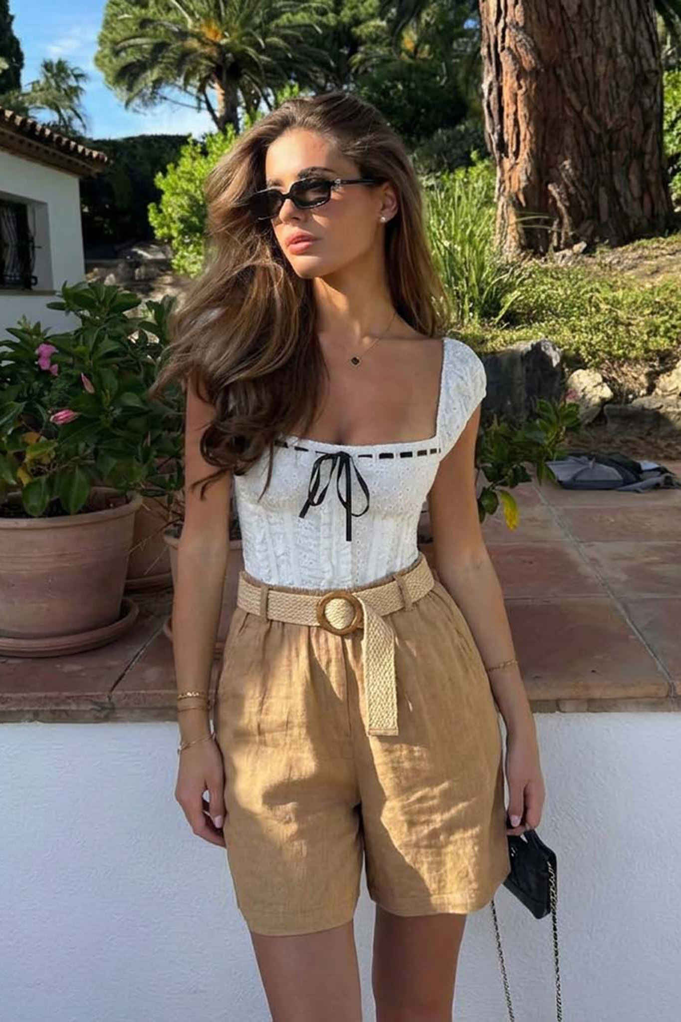 Woven λινή βερμούδα με ψάθινη ζώνη μπεζ Woven λινή βερμούδα με ψάθινη ζώνη μπεζ - Image 1