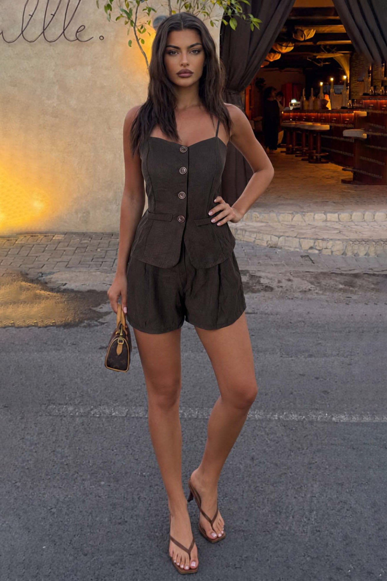 Eriana σετ με τοπ και ψηλόμενο σορτς με ζώνη καφέ Eriana σετ με τοπ και ψηλόμενο σορτς με ζώνη καφέ - Image 1
