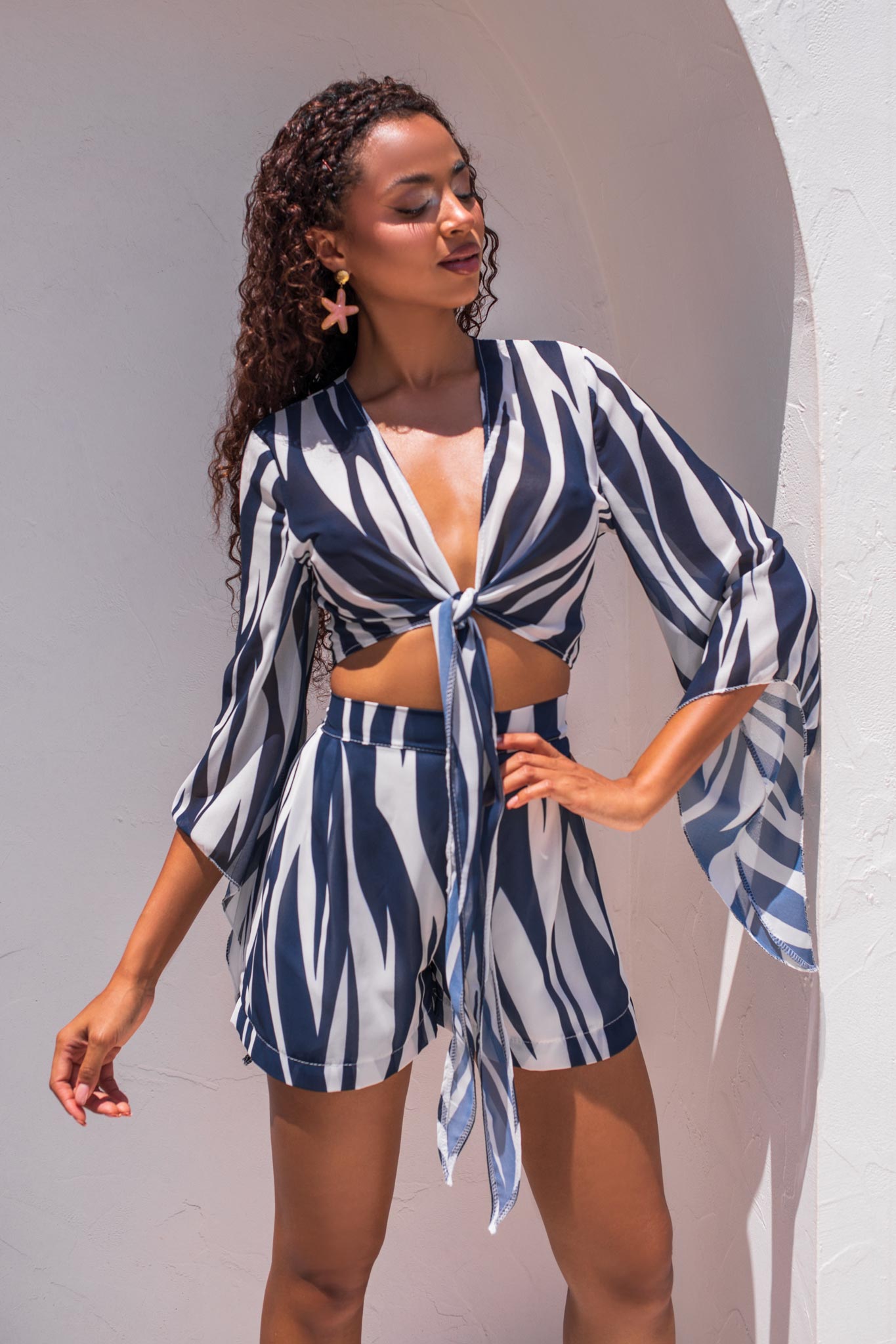 Erica Σετ με δετό crop top και σορτς μπλε σκούρο - Image 2