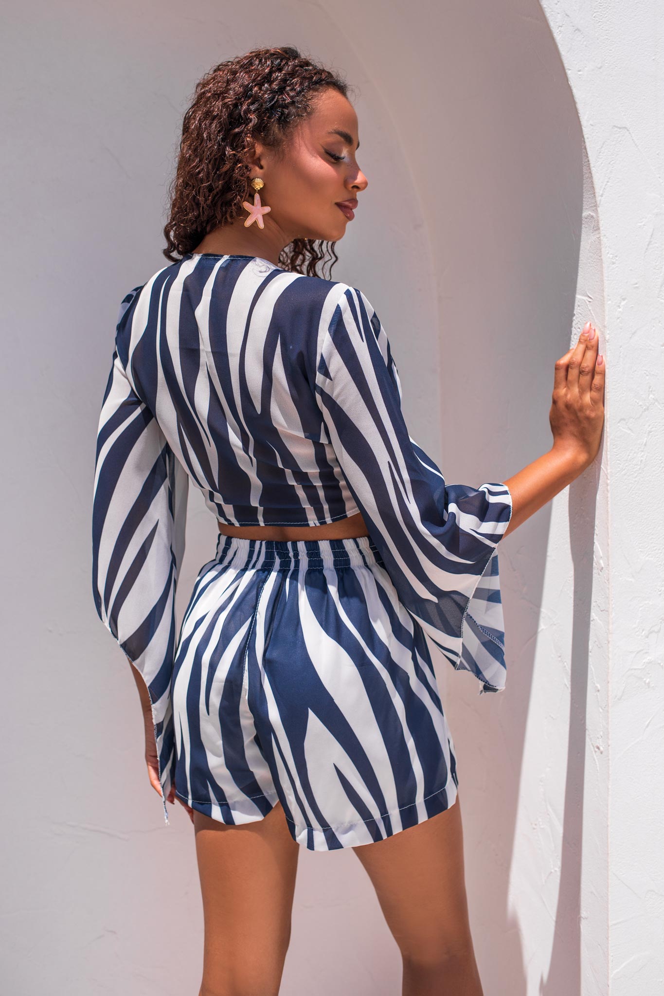 Erica Σετ με δετό crop top και σορτς μπλε σκούρο - Image 3