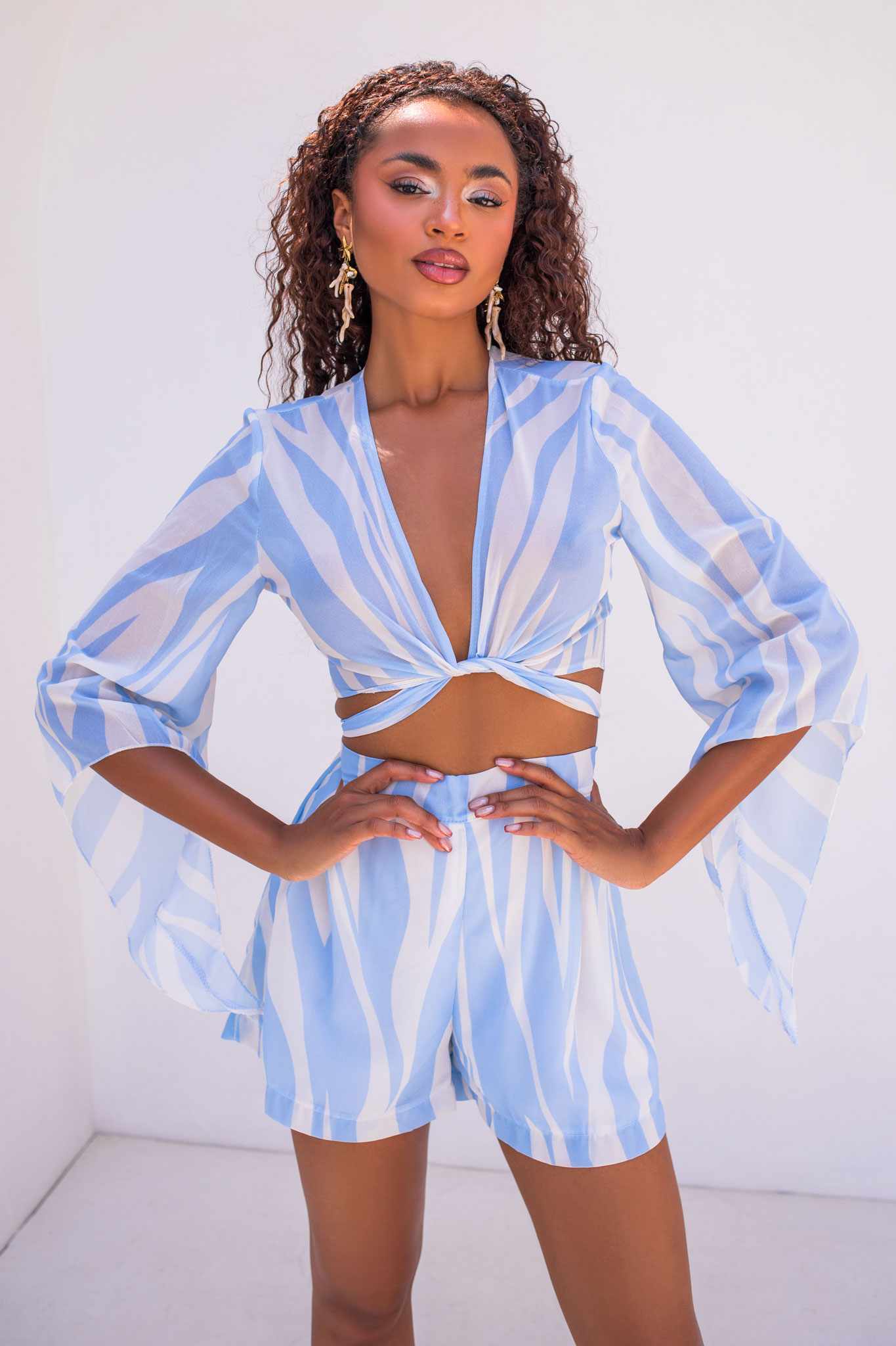 Erica Σετ με δετό crop top και σορτς σιελ - Image 1