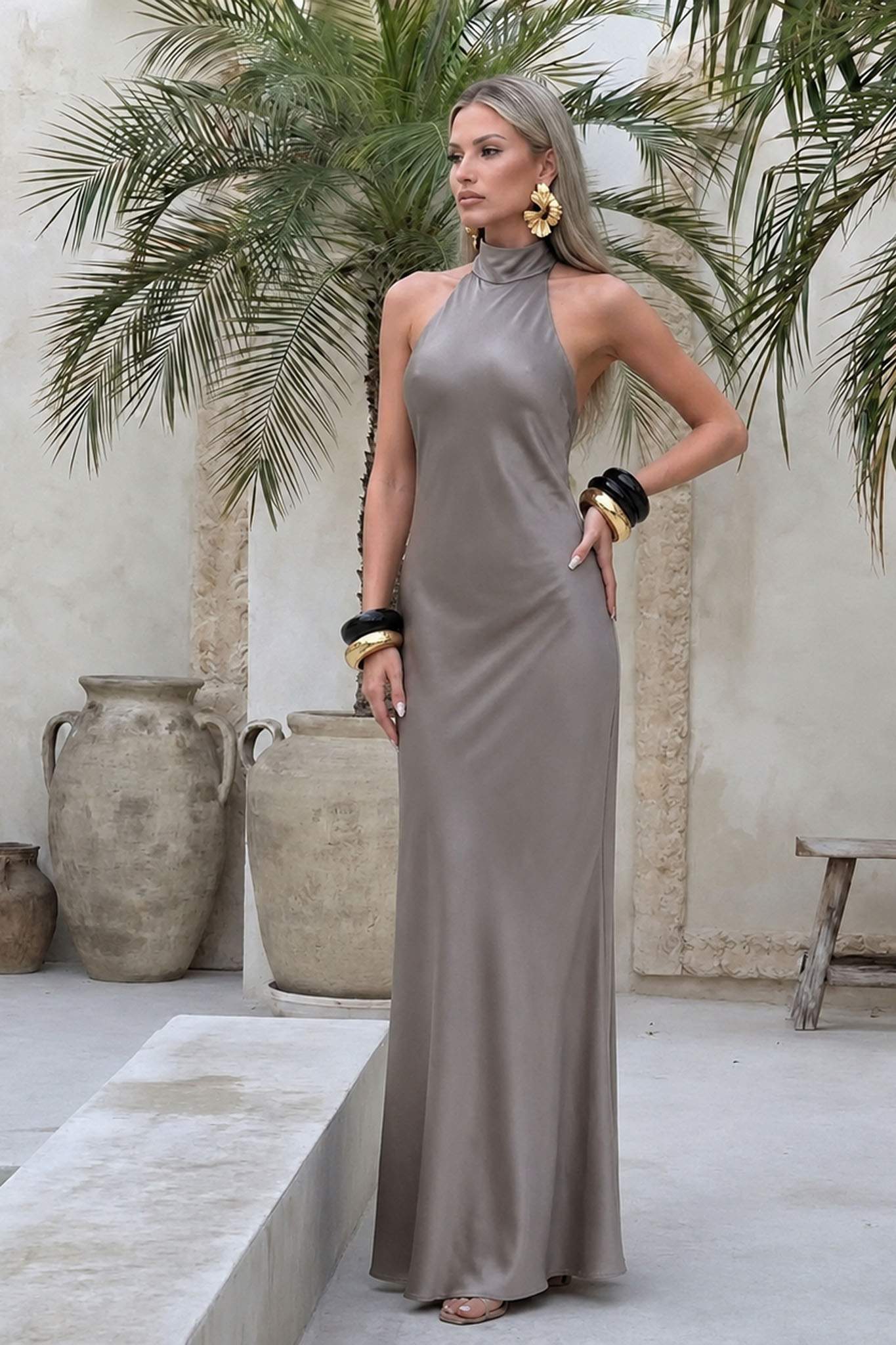 Valentina Φόρεμα μάξι σατέν με ανοιχτή πλάτη πούρο Valentina Φόρεμα μάξι σατέν με ανοιχτή πλάτη πούρο - Image 1