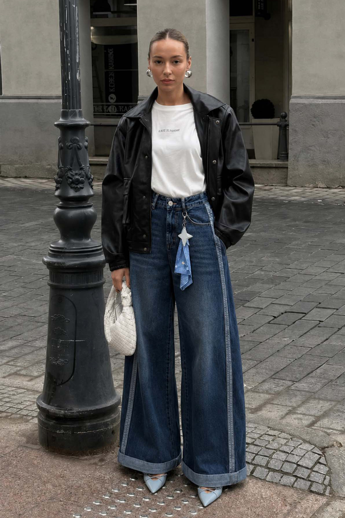 Nadia Τζιν με ρεβέρ και πλαϊνή ραφή μπλε Nadia Τζιν με ρεβέρ και μπρελόκ μπλε - Image 1