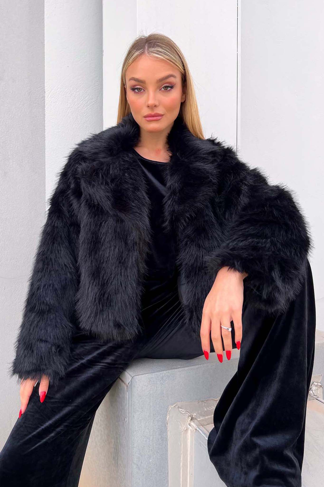 Celine Γούνα κοντή με πέτο μαύρο Celine Γούνα κοντή με πέτο μαύρο - Image 1